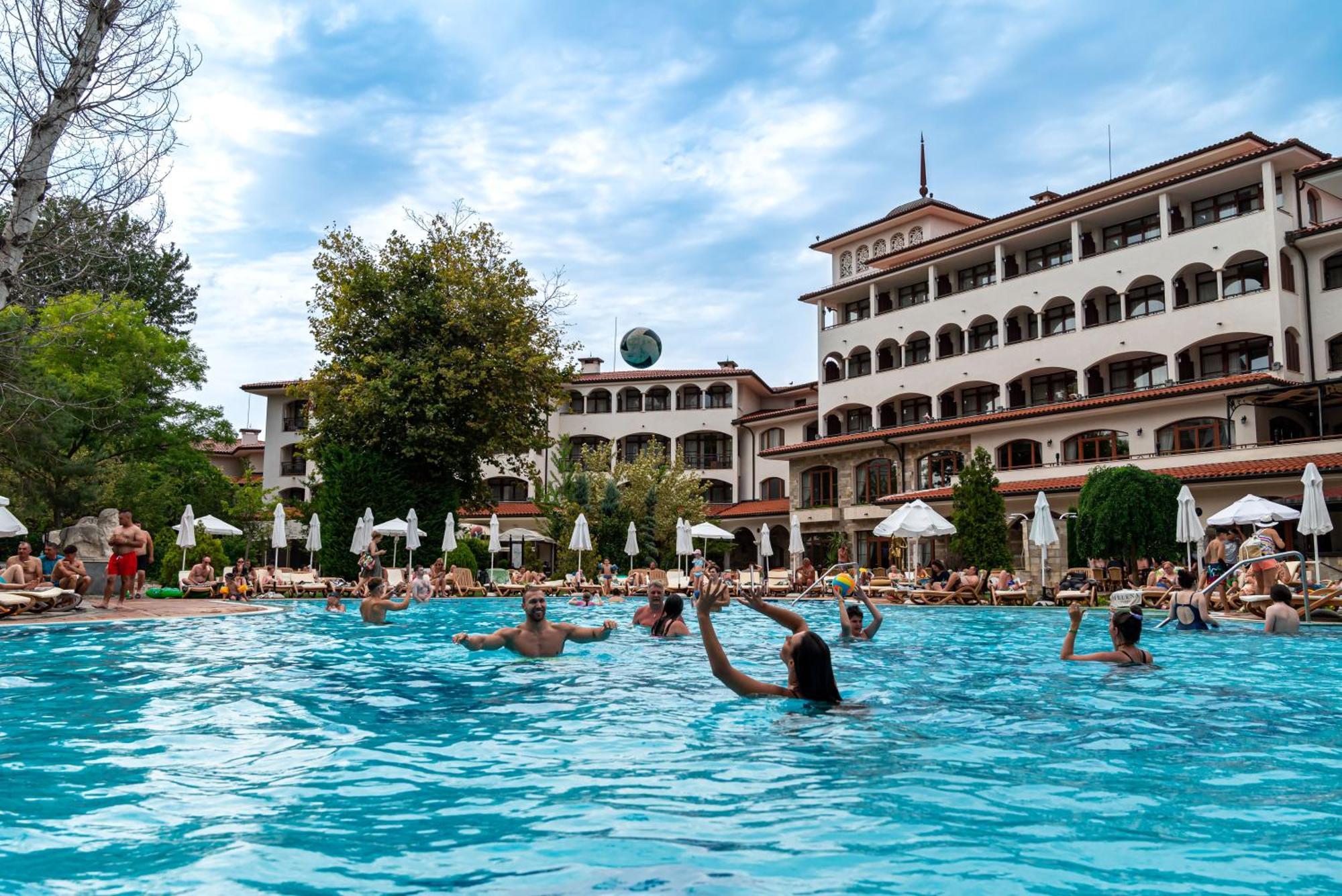 Helena Park Hotell Slântsjev Brjag Eksteriør bilde