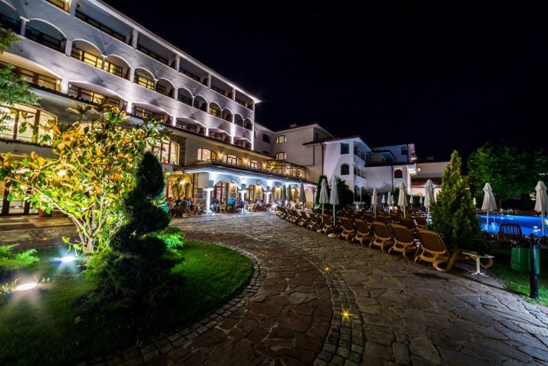 Helena Park Hotell Slântsjev Brjag Eksteriør bilde